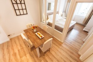 Apartment, 3 Bedrooms | In-room dining