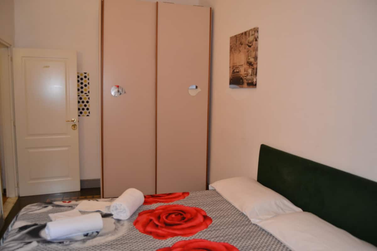 Bettwäsche aus ägyptischer Baumwolle, Betten mit Memory-Foam-Matratzen