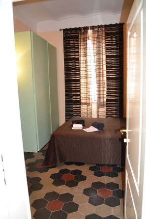 Egyptian cotton sheets, memory foam beds, in-room safe - Booking House (Rome)