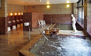 Indoor spa tub