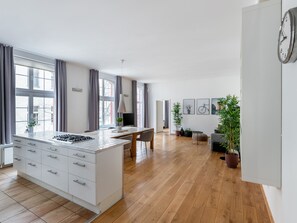 Fridge, espresso maker, coffee/tea maker, electric kettle - Limehome Berlin Kopenhagener Straße (Berlin)