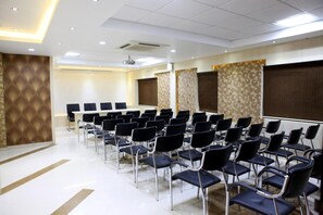 Meeting facility - OYO 2033 Grand Plazza (Coimbatore)