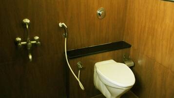 Standard Double or Twin Room, 1 Double Bed, Private Bathroom | Bathroom | Free toiletries, towels