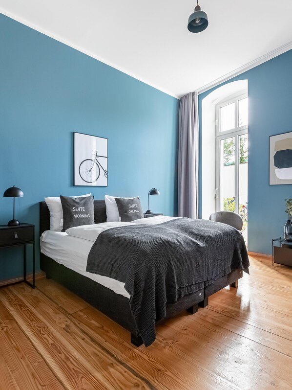 Suite L | Schreibtisch, laptopgeeigneter Arbeitsplatz, kostenloses WLAN