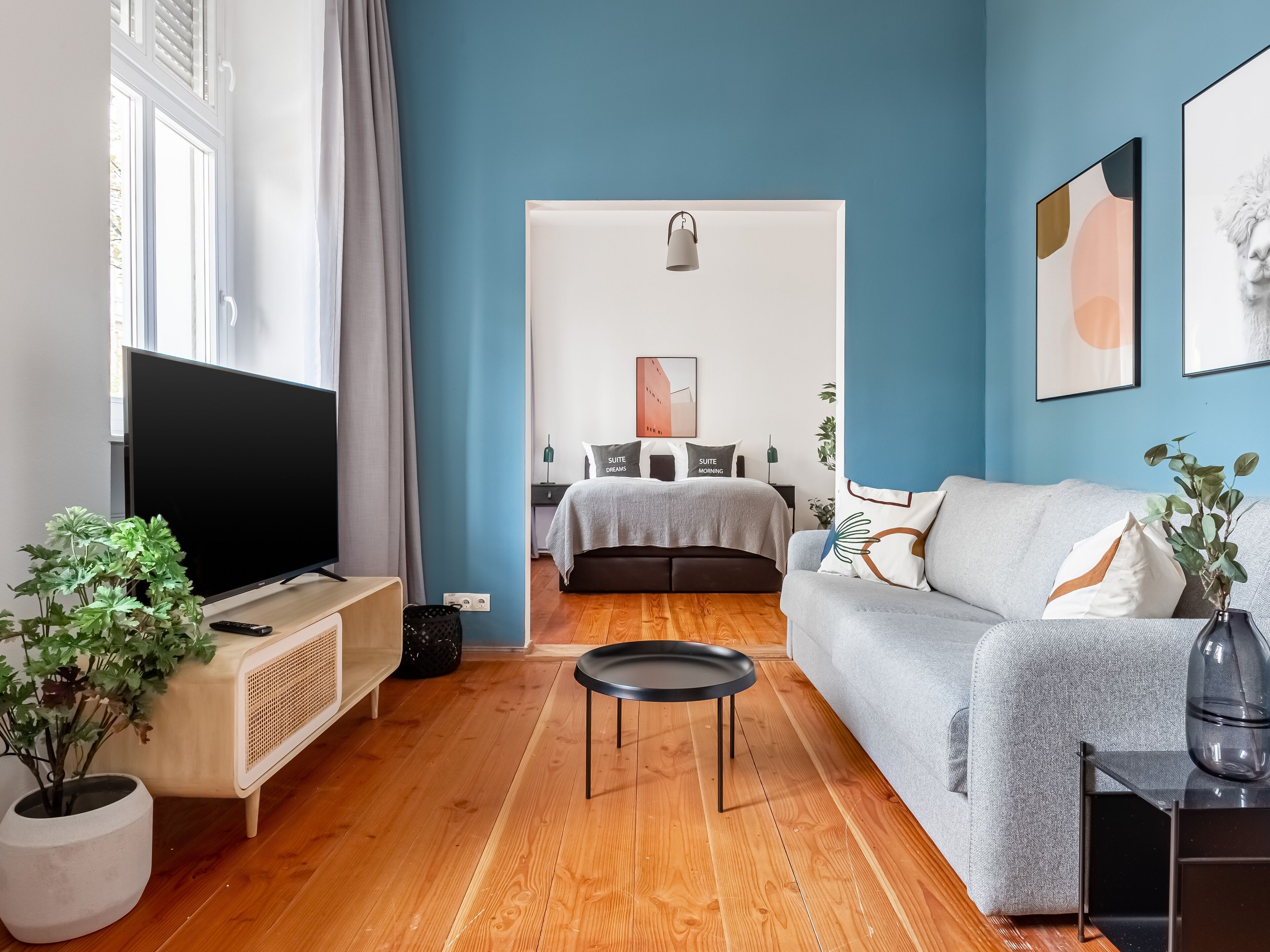 One-Bedroom Suite XL | Área de sala de estar | Televisión de pantalla plana y reproductor de DVD 