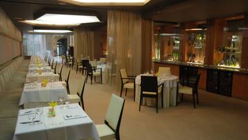 Café da manhã com buffet grátis todos os dias