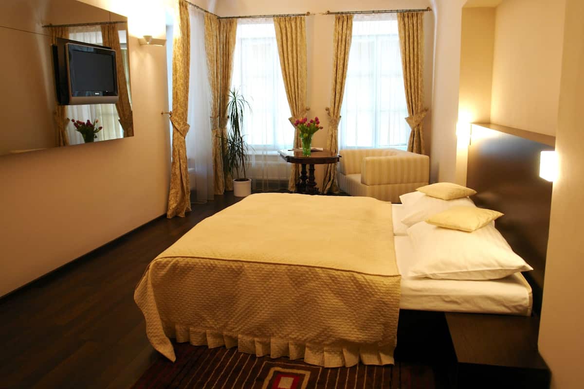 Quarto casal luxo | Frigobar, cofres nos quartos, escrivaninha