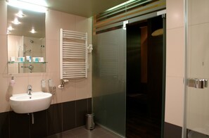 Deluxe Double Room | Bathroom - Hotel Zlatý Dukát (Kosice)