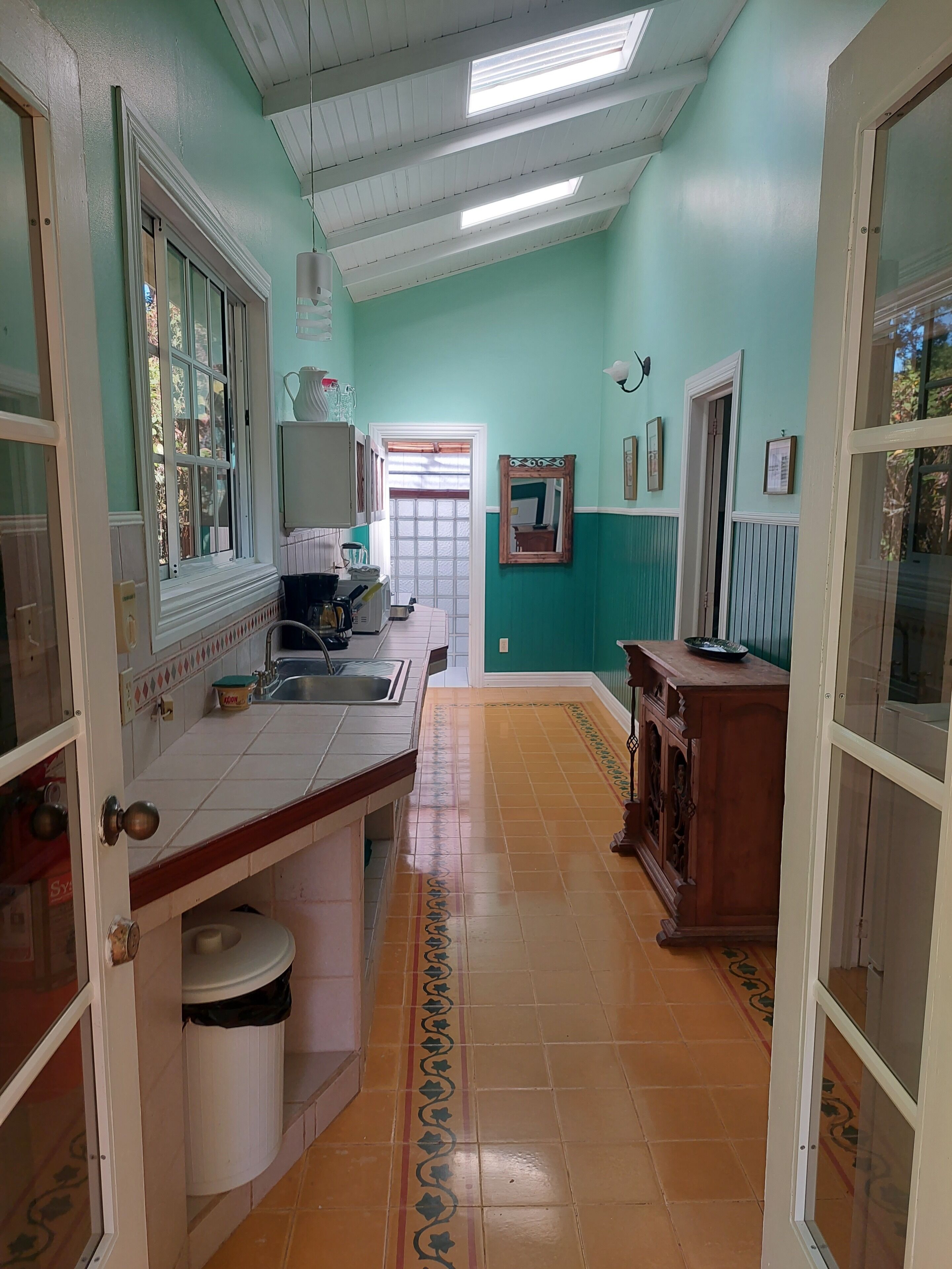 Villa familiar, 2 habitaciones, para no fumadores, vista al jardín | Cocina privada | Refrigerador, cafetera y tetera, tetera eléctrica y tostadora 