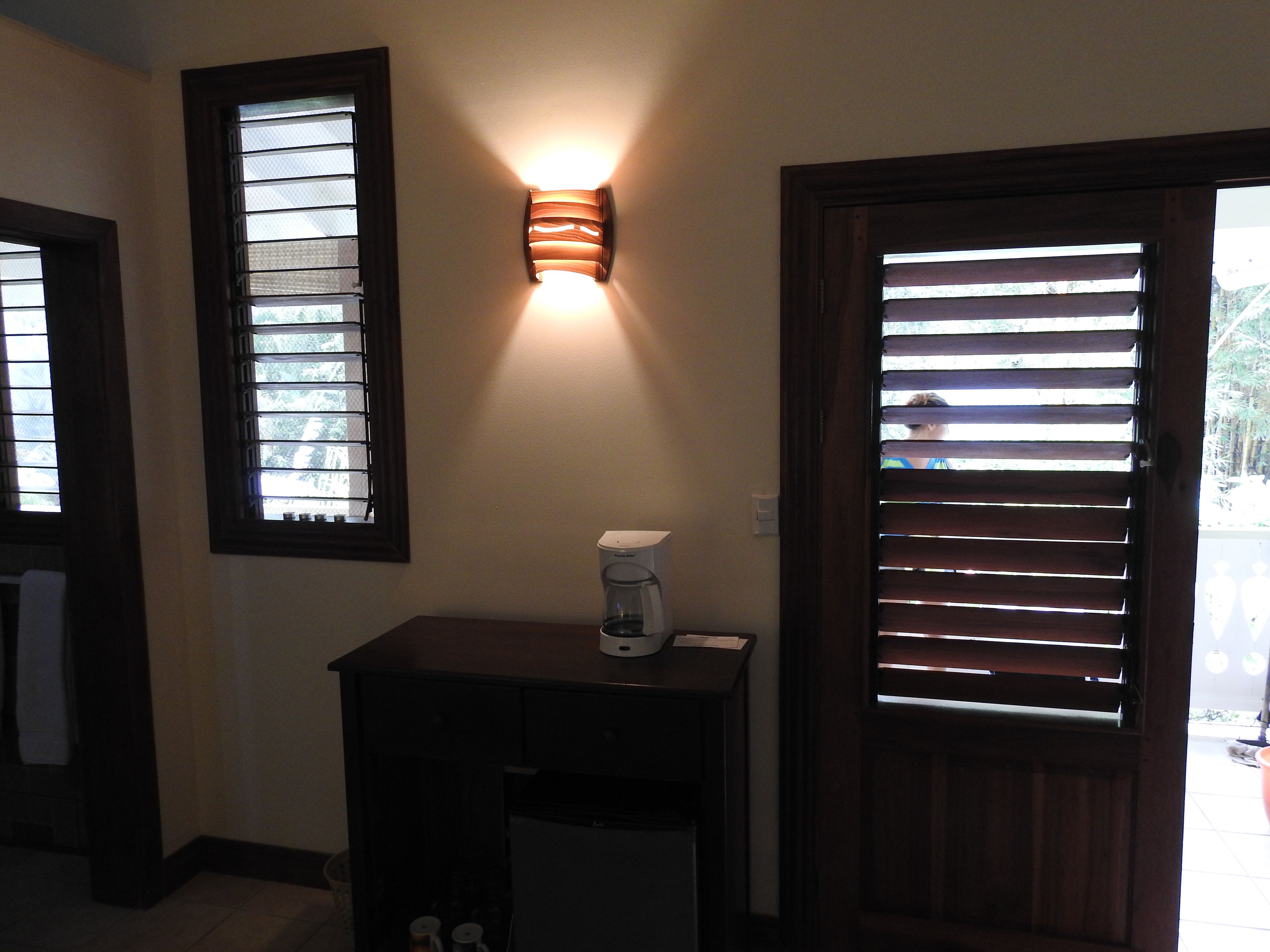 comfort room, 1 queen bed, non smoking, pool view | premium bedding, in-room safe, individually decorated, blackout curtains