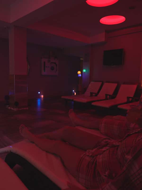Sauna, steam room, Turkish bath/hammam, body treatments, aromatherapy