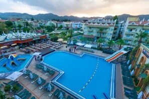 Outdoor pool, pool umbrellas, sun loungers - Exelsior Annex (Marmaris)