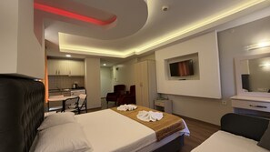 Executive Double Room | Premium bedding, desk, soundproofing, free cribs/infant beds - Arya Apart (Marmaris)