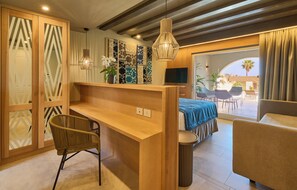 Junior Double Room | In-room safe, laptop workspace, blackout curtains, free WiFi - Residence Le Bouganville (Villasimius)