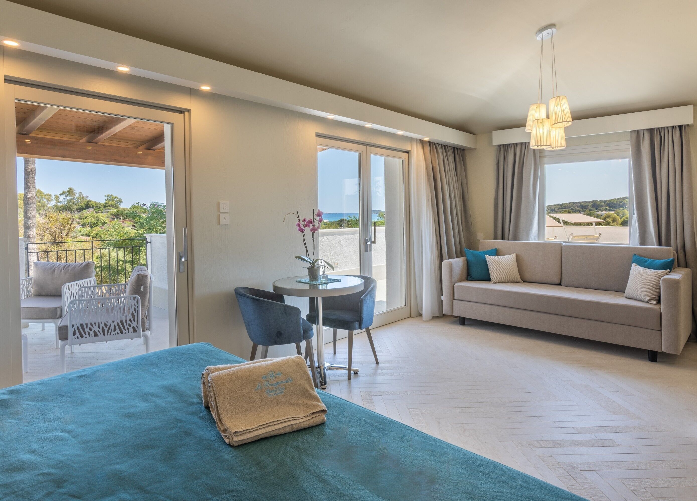 Deluxe Suite, Sea Facing | In-room safe, laptop workspace, blackout curtains, free WiFi
