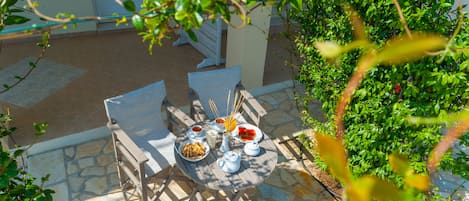 Apartment (Kaminia) | Terrace/patio