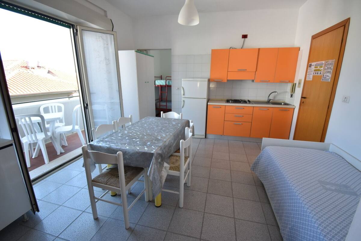 Apartamento básico, 2 quartos, cozinha americana | Área de estar