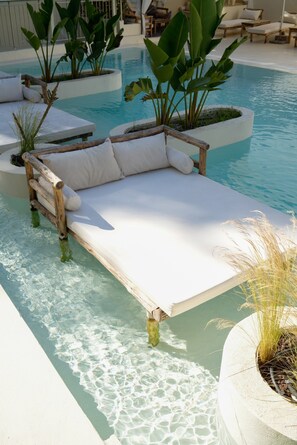 Seasonal outdoor pool, pool umbrellas, sun loungers - Doc's Hotel Kemer (Kemer)