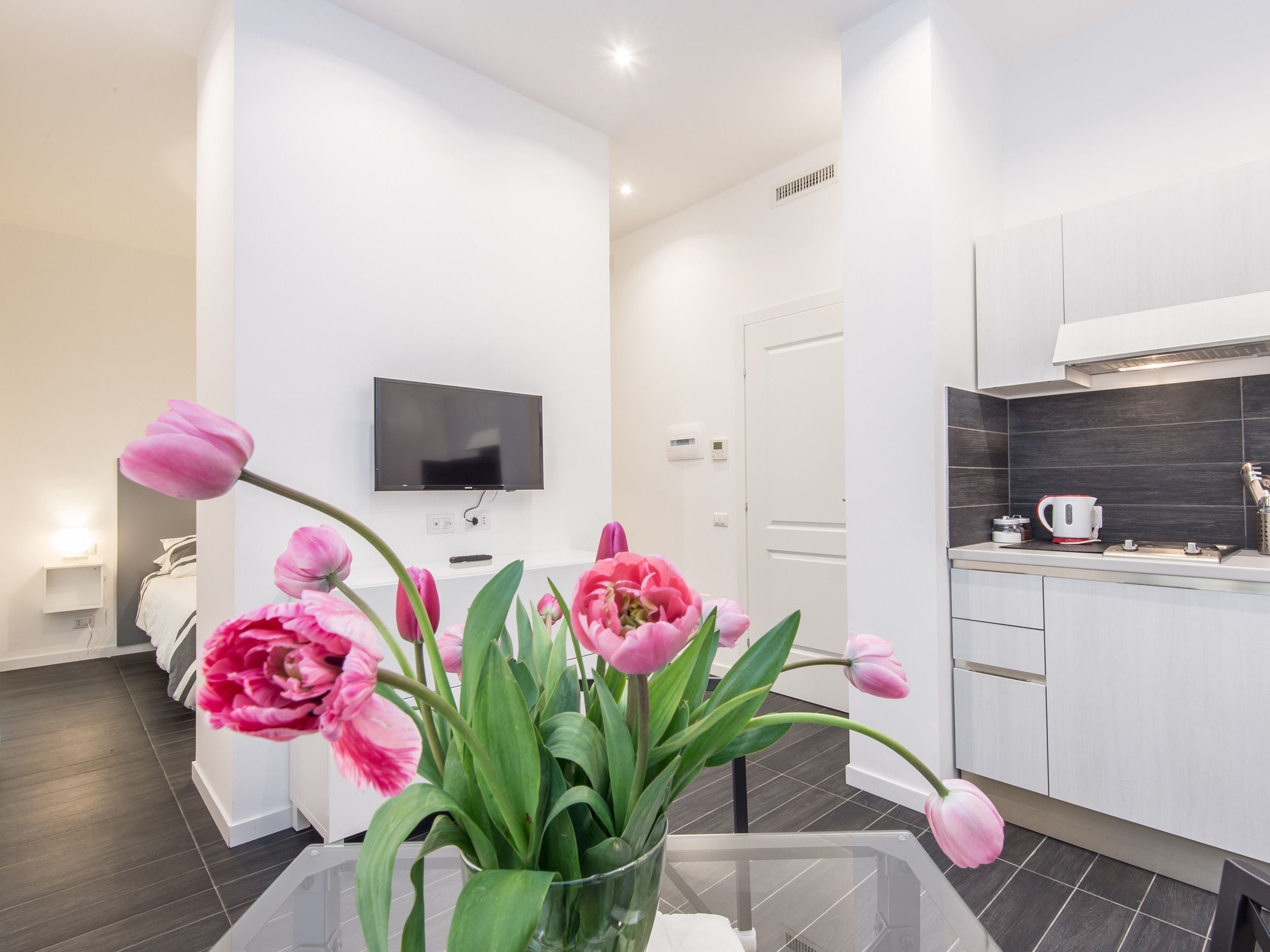 Full-sized fridge, microwave, coffee/tea maker, cookware/dishes/utensils