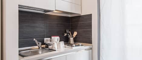 Suite, 1 Bedroom, City View | Private kitchen