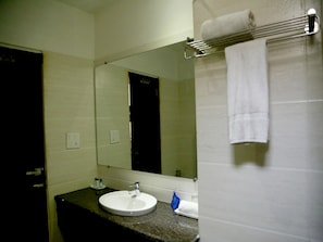 Standard Double or Twin Room, 1 Double Bed, Private Bathroom | Bathroom | Free toiletries, towels