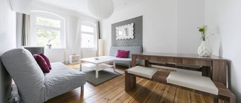 48-吋平面電視、數位頻道、電視、 DVD 播放機