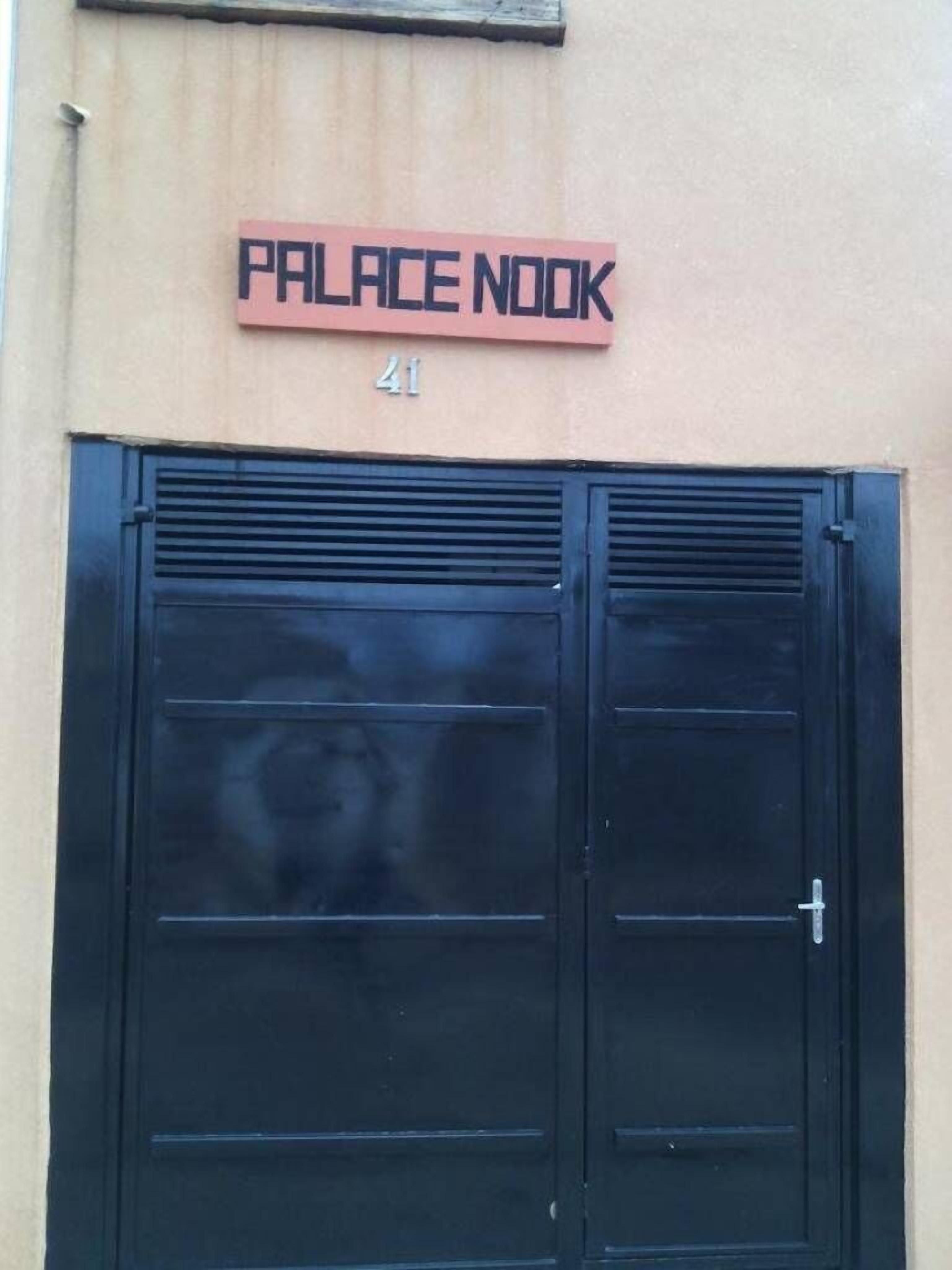 تفاصيل الفندق من الخارج