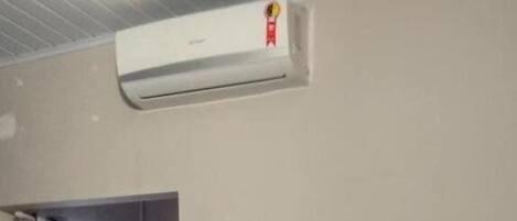 Ropa de cama hipoalergénica, colchones con pillow-top y minibar