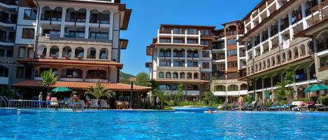 Studio, Balcony, Pool View (Kitchenette ) | Soundproofing, iron/ironing board, cots/infant beds, rollaway beds