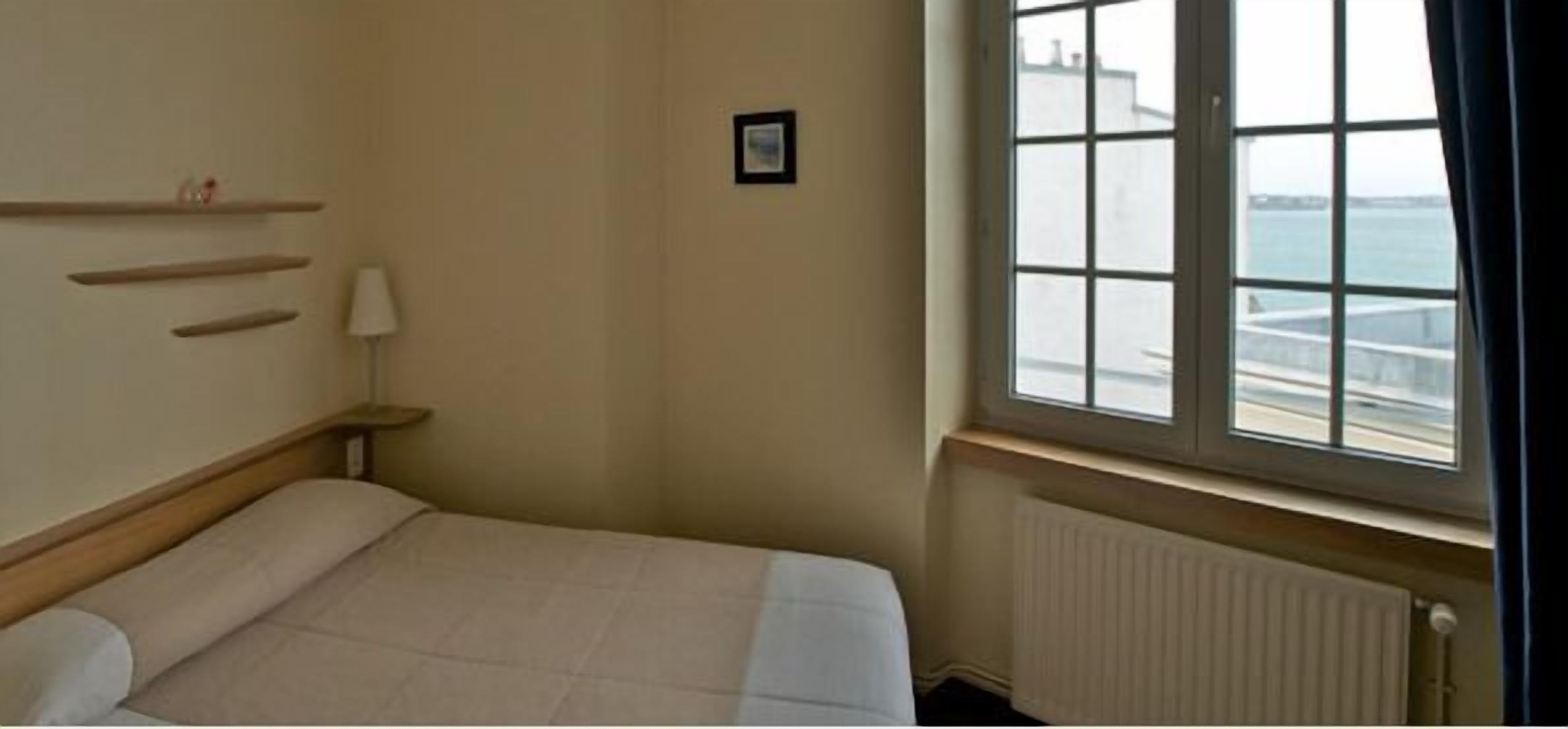 1 bedroom, premium bedding, desk, free wifi