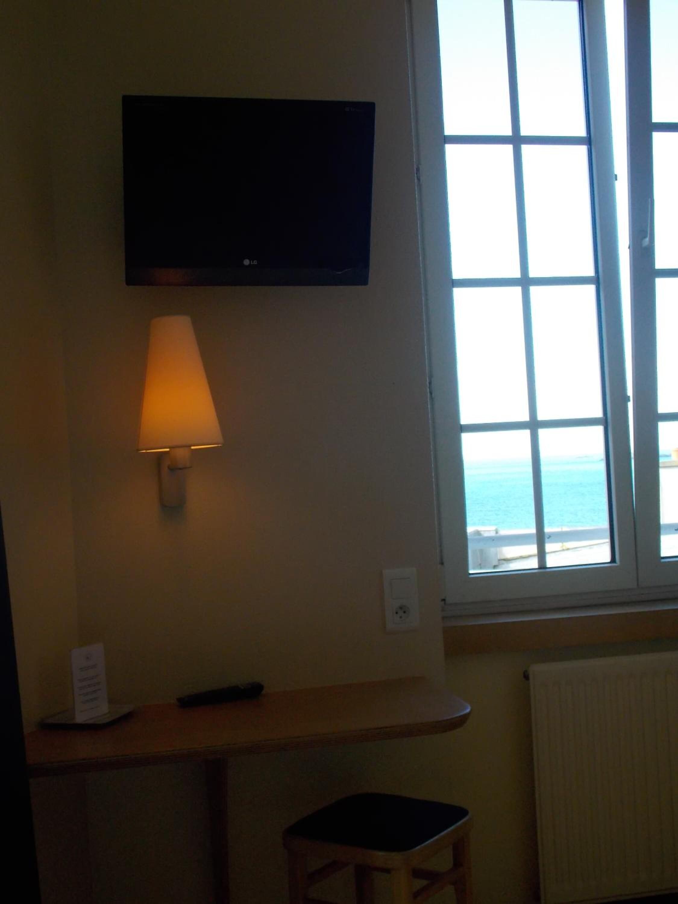 1 bedroom, premium bedding, desk, free wifi