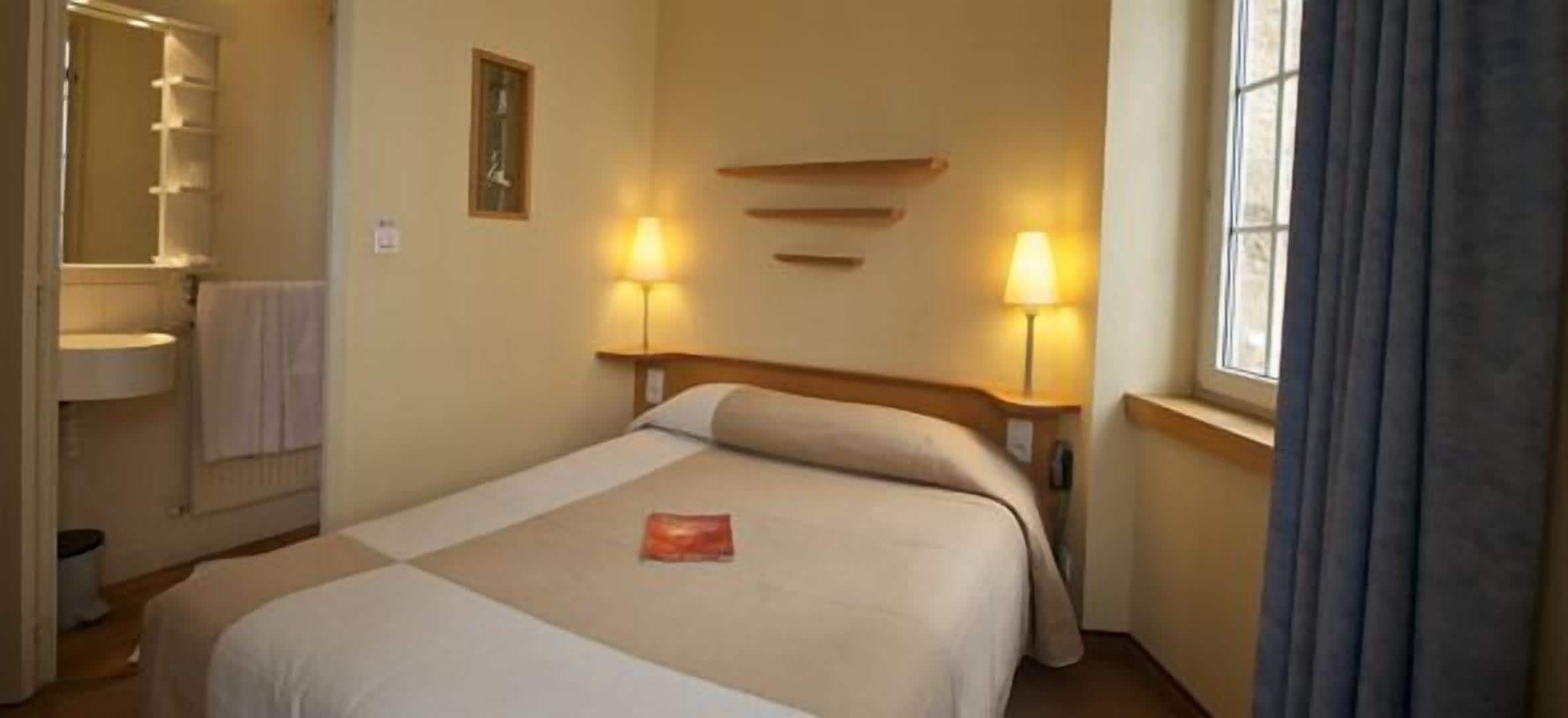 1 bedroom, premium bedding, desk, free wifi