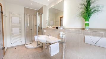 Junior Suite, 1 Double Bed | Bathroom