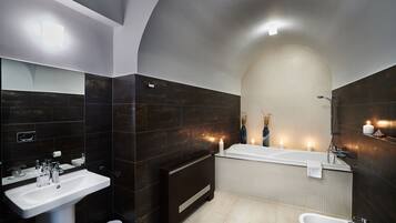 SAFFRON SUITE EXECUTIVE | Baño | Artículos de higiene personal gratuitos y zapatillas