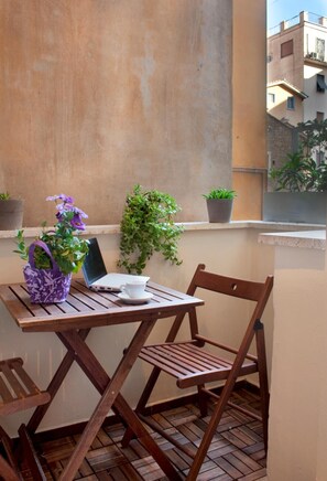 Deluxe Double Room, 1 Double Bed | Balcony - Residence Regola (Rome)