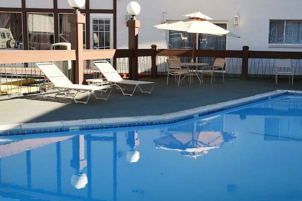 Piscina externa sazonal
