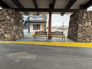 Property grounds - Thunderbird Motel (Elko)