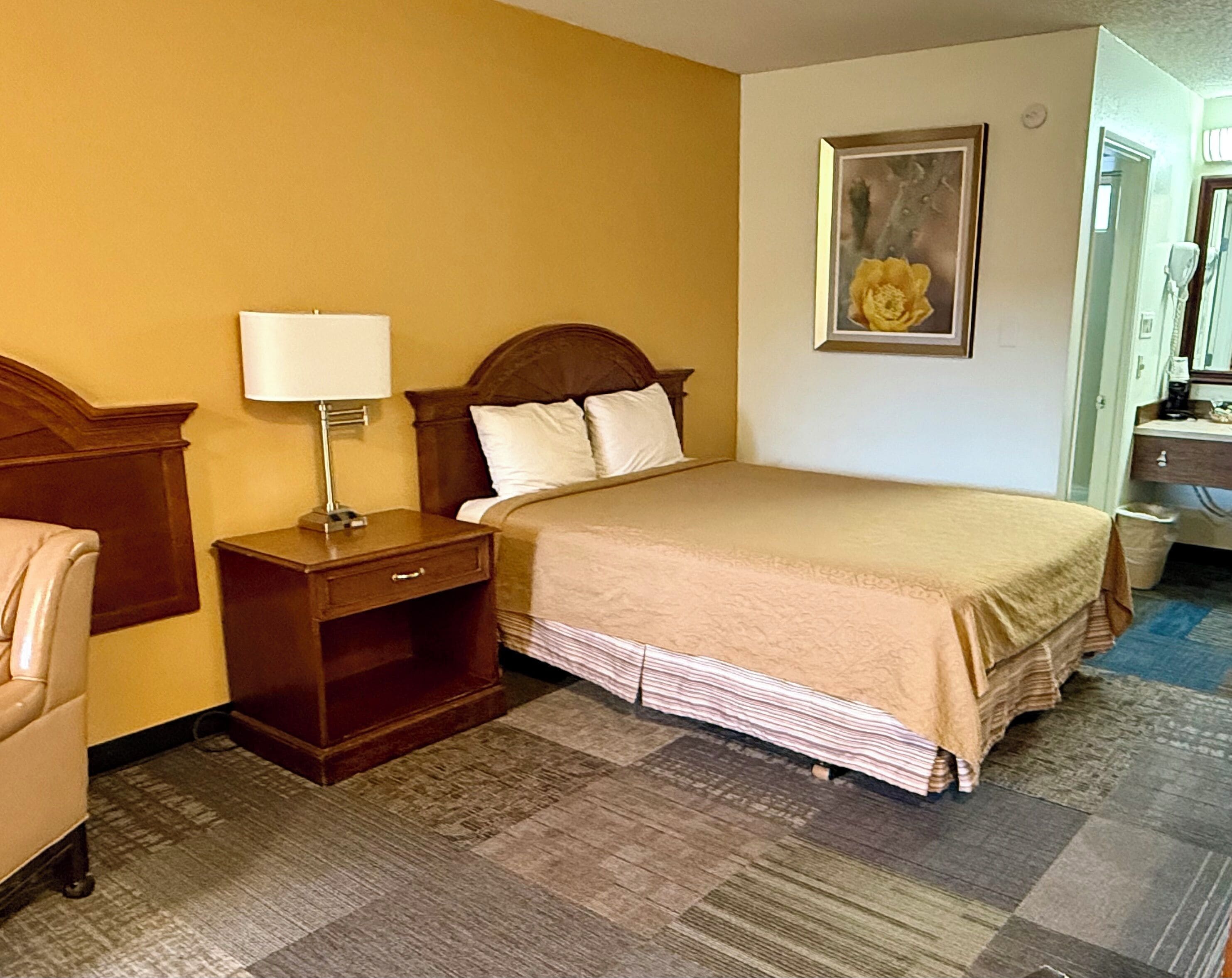 1 bedroom, individually decorated, individually furnished, desk