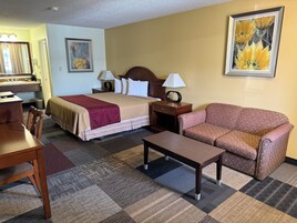 Business Room, 1 King Bed, Non Smoking (No Pets Allowed) | 1 bedroom, individually decorated, individually furnished, desk