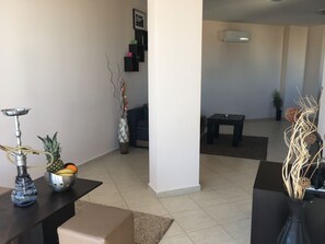 公寓, 2 間臥室, 海景 | 書桌、搖籃/嬰兒床、折疊床/加床、免費無線上網