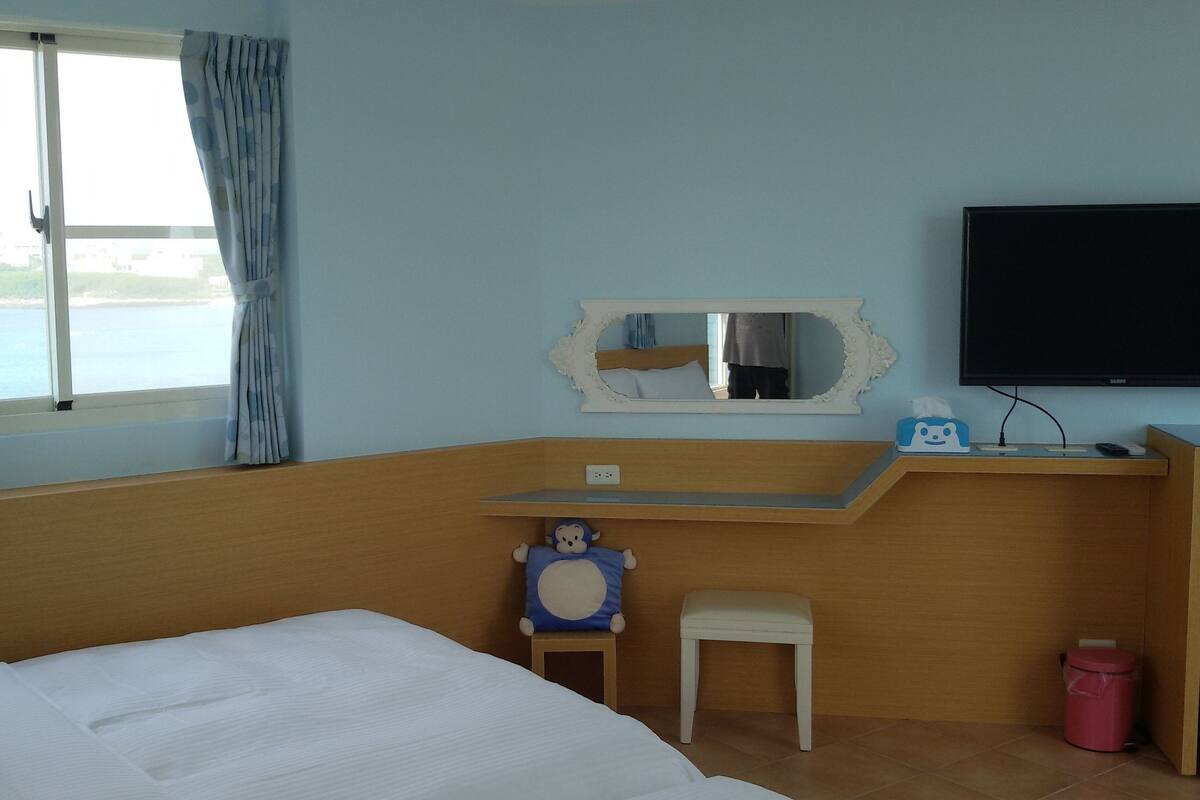 Phòng 4 (302) | Bộ đồ giường cao cấp, giường gấp/giường phụ (phụ phí) 