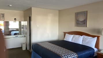 Standaard kamer, 1 kingsize bed, roken | Luxe beddengoed, een bureau, geluiddichte muren, gratis wifi
