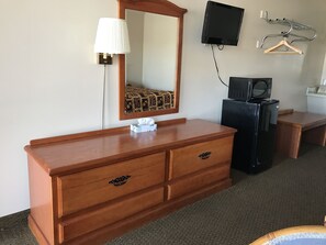 Standard Room, 1 King Bed, Non Smoking | Microwave