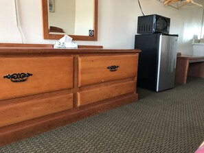 Premium bedding, desk, soundproofing, free WiFi