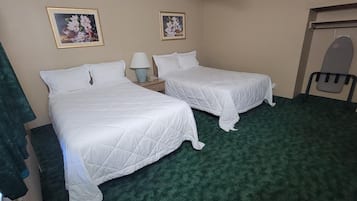 Meja kerja, setrika/meja setrika, dan gratis tempat tidur lipat/ekstra