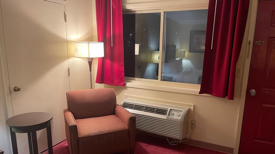 Dollinger's Motor Inn