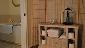 Suite Mewah, 1 Tempat Tidur Queen | Kamar mandi | Perlengkapan mandi gratis dan handuk