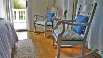 Luxury Suite, 1 Queen Bed | Free WiFi