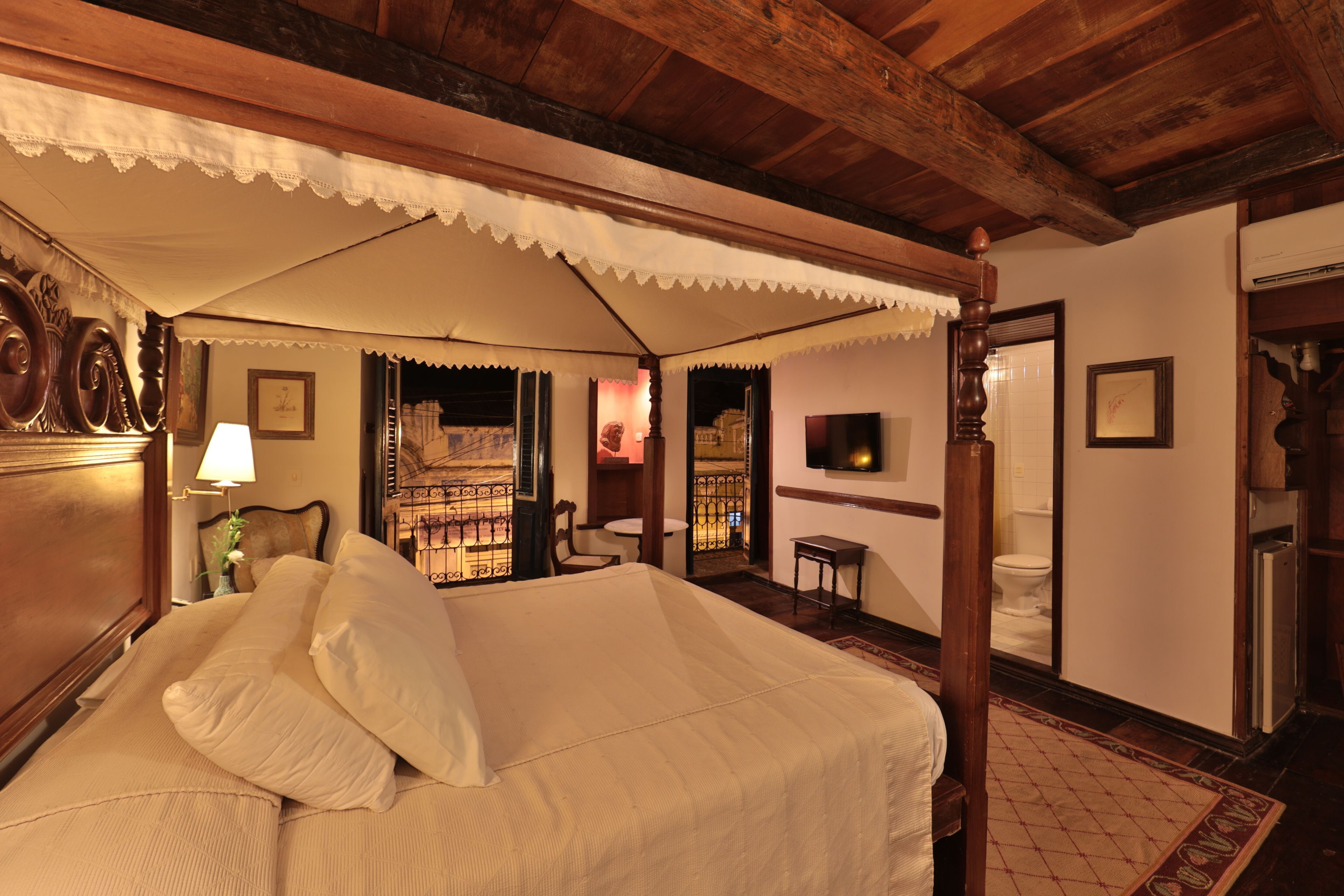 Minibar, in-room safe, individually decorated, individually furnished