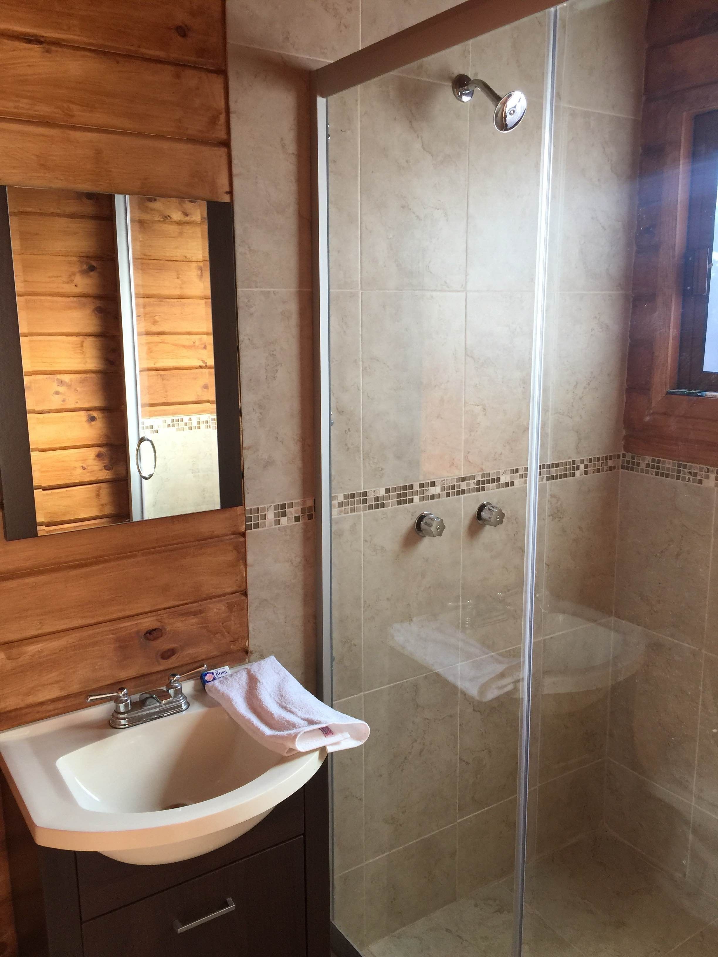 traditional cabin, 1 double bed | bathroom | shower, rainfall showerhead, free toiletries